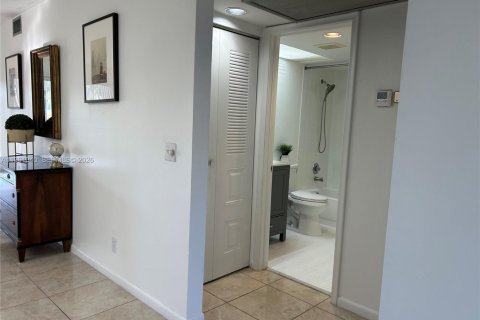 Condominio en venta en Pembroke Pines, Florida, 2 dormitorios, 110.83 m2 № 2021841 - foto 15