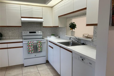 Condominio en venta en Pembroke Pines, Florida, 2 dormitorios, 110.83 m2 № 2021841 - foto 10