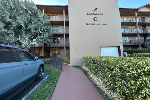 Condominio en venta en Pembroke Pines, Florida, 2 dormitorios, 110.83 m2 № 2021841 - foto 5