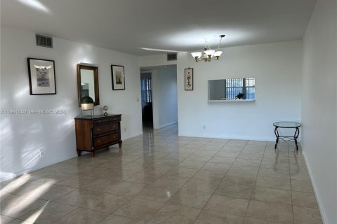 Condominio en venta en Pembroke Pines, Florida, 2 dormitorios, 110.83 m2 № 2021841 - foto 21