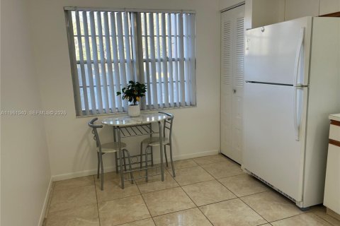 Condominio en venta en Pembroke Pines, Florida, 2 dormitorios, 110.83 m2 № 2021841 - foto 12