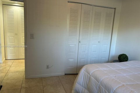 Condominio en venta en Pembroke Pines, Florida, 2 dormitorios, 110.83 m2 № 2021841 - foto 19