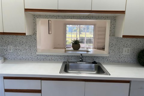 Condominio en venta en Pembroke Pines, Florida, 2 dormitorios, 110.83 m2 № 2021841 - foto 14