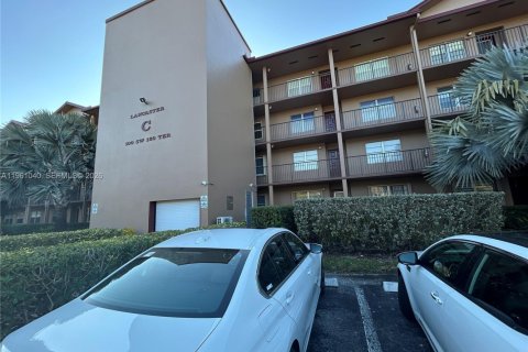 Condominio en venta en Pembroke Pines, Florida, 2 dormitorios, 110.83 m2 № 2021841 - foto 3