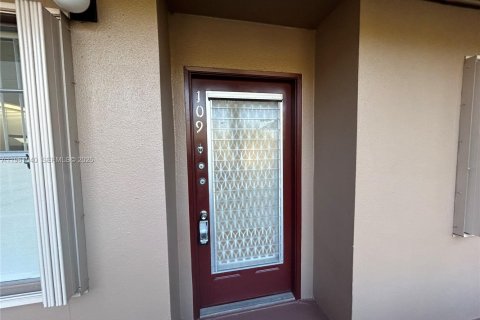 Condominio en venta en Pembroke Pines, Florida, 2 dormitorios, 110.83 m2 № 2021841 - foto 6