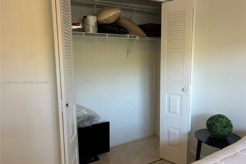 Condominio en venta en Pembroke Pines, Florida, 2 dormitorios, 110.83 m2 № 2021841 - foto 20