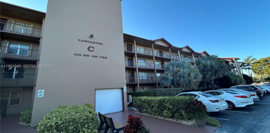 Condominio en Pembroke Pines, Florida, 2 dormitorios  № 2021841