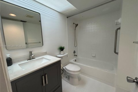 Condominio en venta en Pembroke Pines, Florida, 2 dormitorios, 110.83 m2 № 2021841 - foto 17