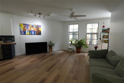 Condo in Orlando, Florida, 1 bedroom № 2239341 - photo 8