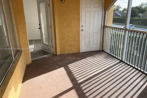 Condo in Oakland Park, Florida, 2 bedrooms  № 2043103 - photo 7