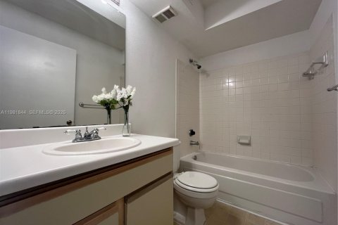 Condo in Oakland Park, Florida, 2 bedrooms  № 2043103 - photo 4