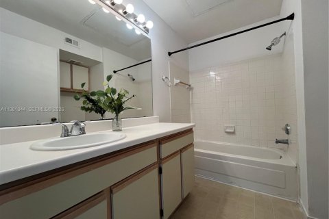 Condo in Oakland Park, Florida, 2 bedrooms  № 2043103 - photo 6