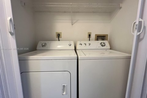 Condo in Oakland Park, Florida, 2 bedrooms  № 2043103 - photo 5