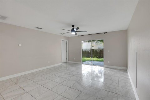 House in Kissimmee, Florida 3 bedrooms, 116.31 sq.m. № 2273277 - photo 11