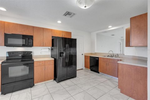 House in Kissimmee, Florida 3 bedrooms, 116.31 sq.m. № 2273277 - photo 8