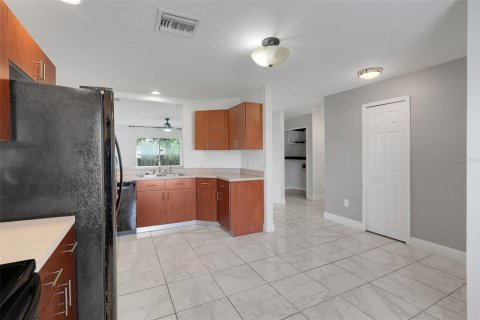 House in Kissimmee, Florida 3 bedrooms, 116.31 sq.m. № 2273277 - photo 10