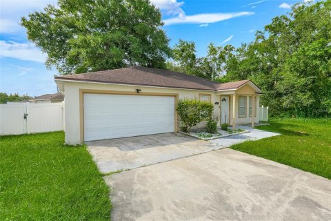 House in Kissimmee, Florida 3 bedrooms, 116.31 sq.m. № 2273277 - photo 2