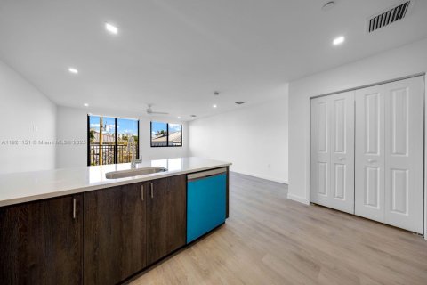 Apartamento en alquiler en Pompano Beach, Florida № 1976993 - foto 2