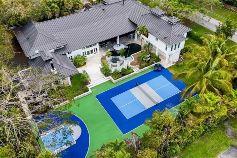 House in Pinecrest, Florida 6 bedrooms, 878.3 sq.m. № 2047033