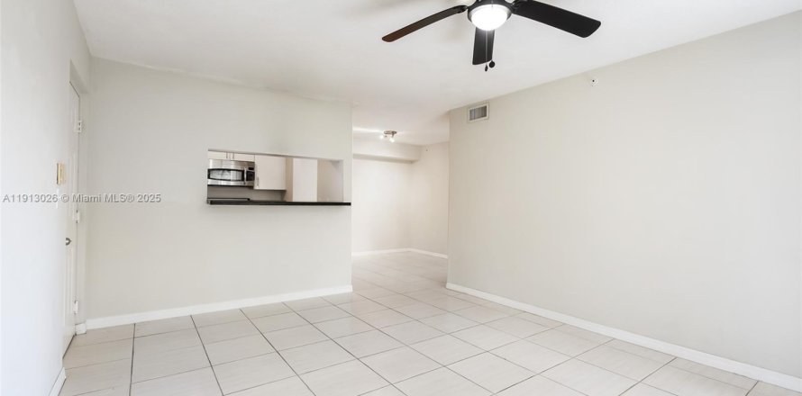 Condo in Miramar, Florida, 1 bedroom  № 1968763
