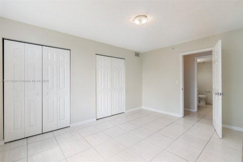 Condo in Miramar, Florida, 1 bedroom  № 1968763 - photo 8