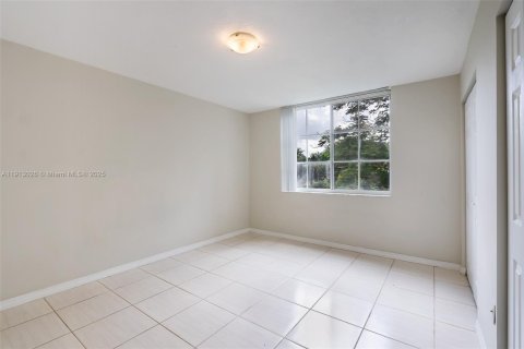 Condo in Miramar, Florida, 1 bedroom  № 1968763 - photo 14