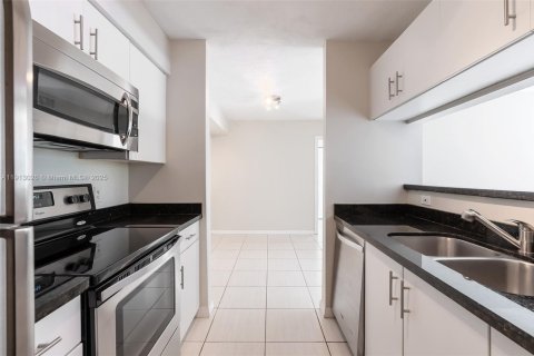 Condo in Miramar, Florida, 1 bedroom  № 1968763 - photo 5