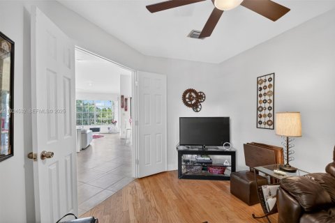 Condo in Greenacres, Florida, 3 bedrooms № 1984564 - photo 27