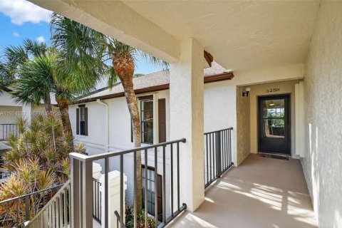 Condo in Greenacres, Florida, 3 bedrooms № 1984564 - photo 5