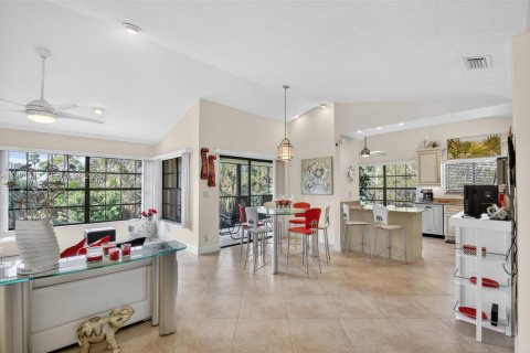 Condo in Greenacres, Florida, 3 bedrooms № 1984564 - photo 8