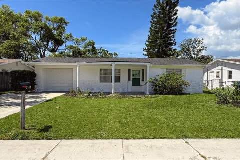 House in Holiday, Florida 3 bedrooms, 106.84 sq.m. № 1858398 - photo 1