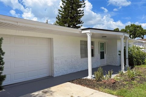 House in Holiday, Florida 3 bedrooms, 106.84 sq.m. № 1858398 - photo 2