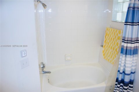 Copropriété à louer à Aventura, Floride: 2 chambres, 110.65 m2 № 2088675 - photo 11