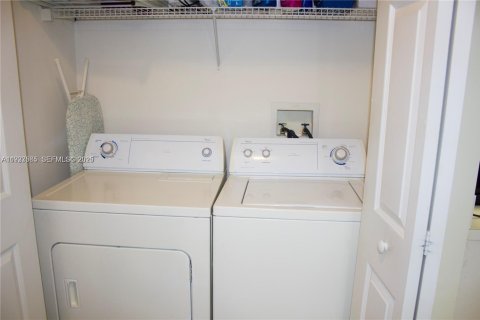 Copropriété à louer à Aventura, Floride: 2 chambres, 110.65 m2 № 2088675 - photo 18