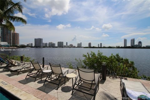 Copropriété à louer à Aventura, Floride: 2 chambres, 110.65 m2 № 2088675 - photo 23