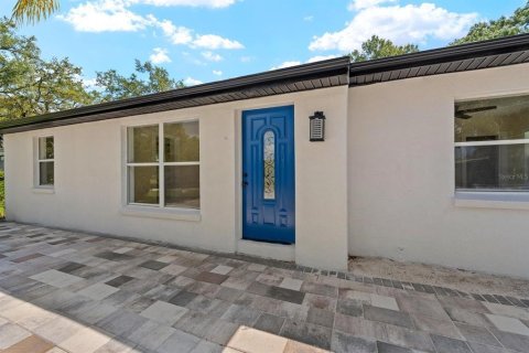 House in Tampa, Florida 3 bedrooms, 179.49 sq.m. № 1828047 - photo 2