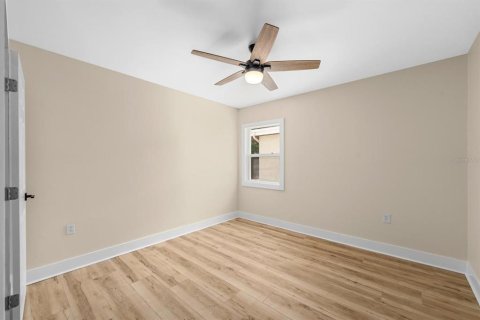 House in Tampa, Florida 3 bedrooms, 179.49 sq.m. № 1828047 - photo 25