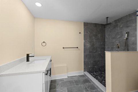 House in Tampa, Florida 3 bedrooms, 179.49 sq.m. № 1828047 - photo 21