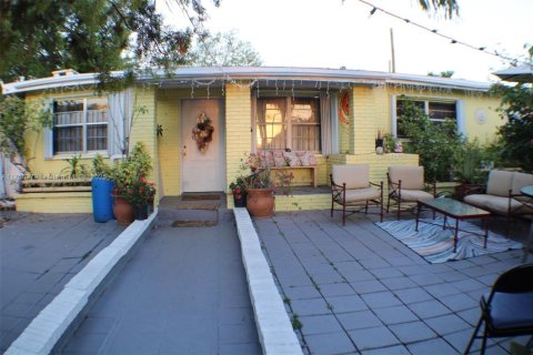 House in Miami Gardens, Florida 3 bedrooms, 181.16 sq.m. № 1860429 - photo 2