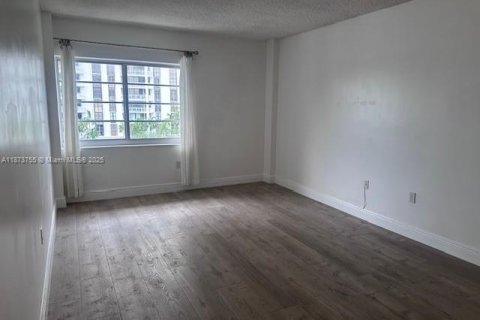 Condo in Miami Shores, Florida, 1 bedroom  № 1924364 - photo 11