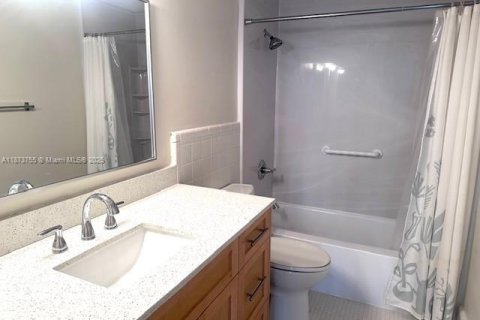 Condo in Miami Shores, Florida, 1 bedroom  № 1924364 - photo 12