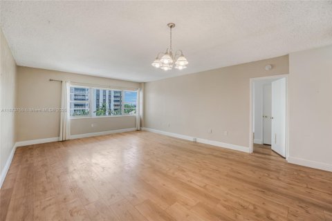 Condo in Miami Shores, Florida, 1 bedroom  № 1924364 - photo 4
