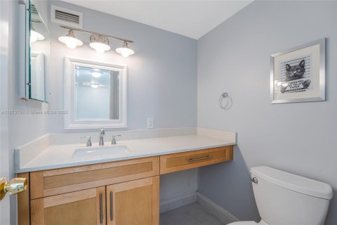 Condo in Miami Shores, Florida, 1 bedroom  № 1924364 - photo 17