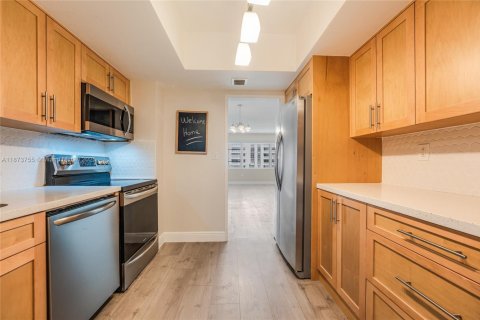 Condo in Miami Shores, Florida, 1 bedroom  № 1924364 - photo 9