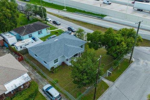 House in Tampa, Florida 3 bedrooms, 118.36 sq.m. № 1898965 - photo 15