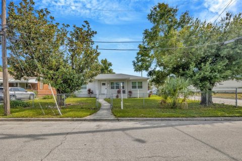 House in Tampa, Florida 3 bedrooms, 118.36 sq.m. № 1898965 - photo 2
