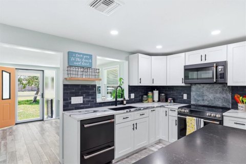 Villa ou maison à vendre à Sarasota, Floride: 2 chambres, 119.29 m2 № 2101263 - photo 21