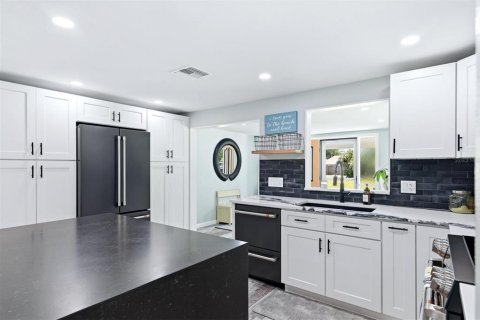 Villa ou maison à vendre à Sarasota, Floride: 2 chambres, 119.29 m2 № 2101263 - photo 23