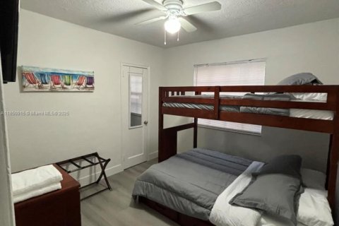 House in Miami, Florida 3 bedrooms, 185.53 sq.m. № 1855221 - photo 9