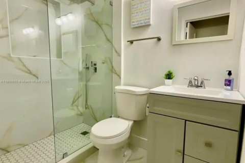 House in Miami, Florida 3 bedrooms, 185.53 sq.m. № 1855221 - photo 5